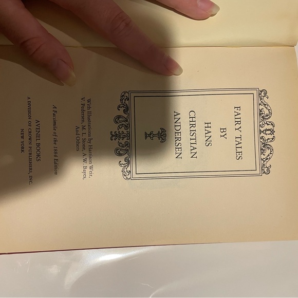 Red Fairy Tales Book by Christian Hans Andersen - Picture 4 of 4